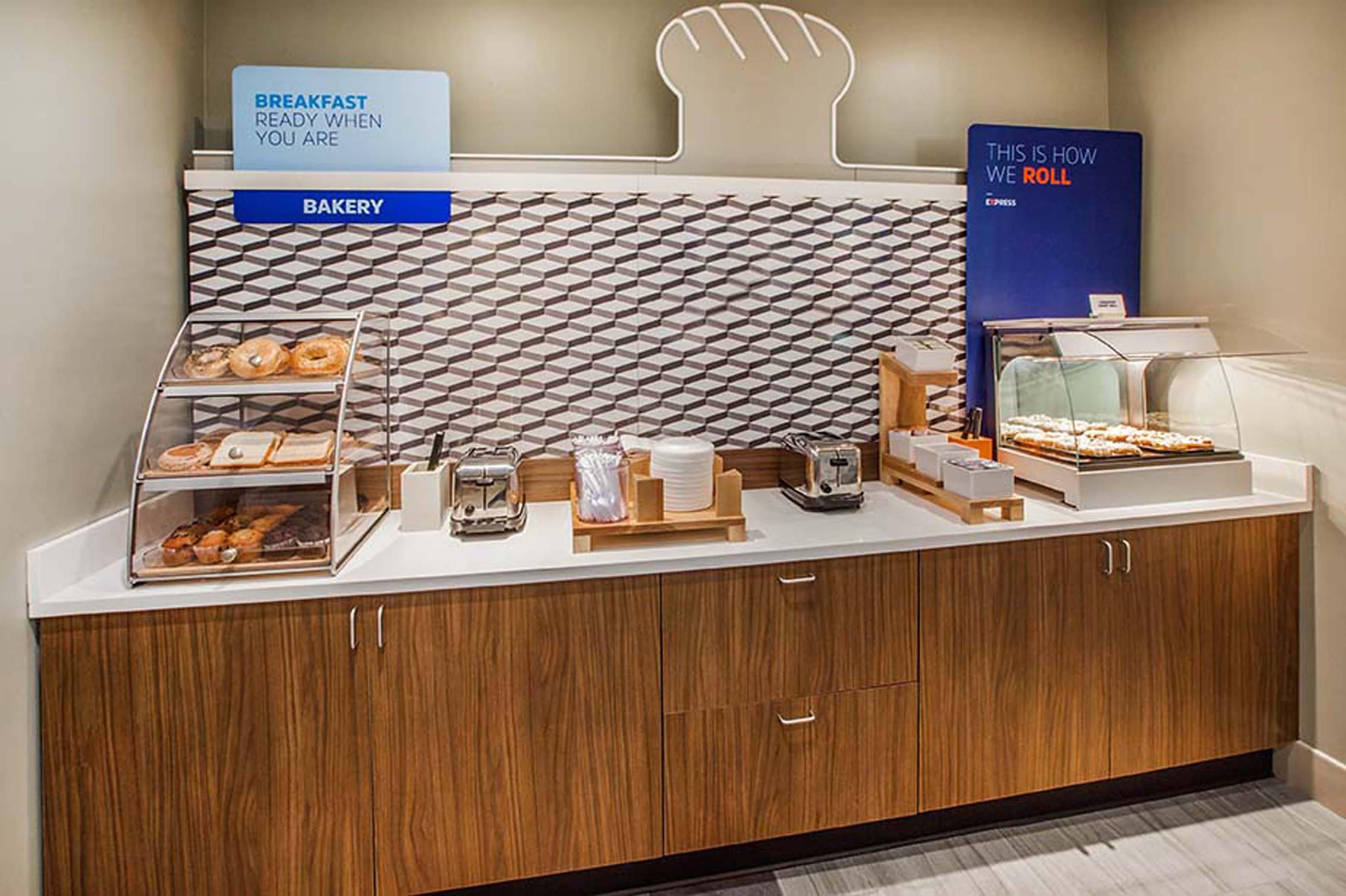 Holiday Inn Express Hotel & Suites Crawfordsville By Ihg Bagian luar foto