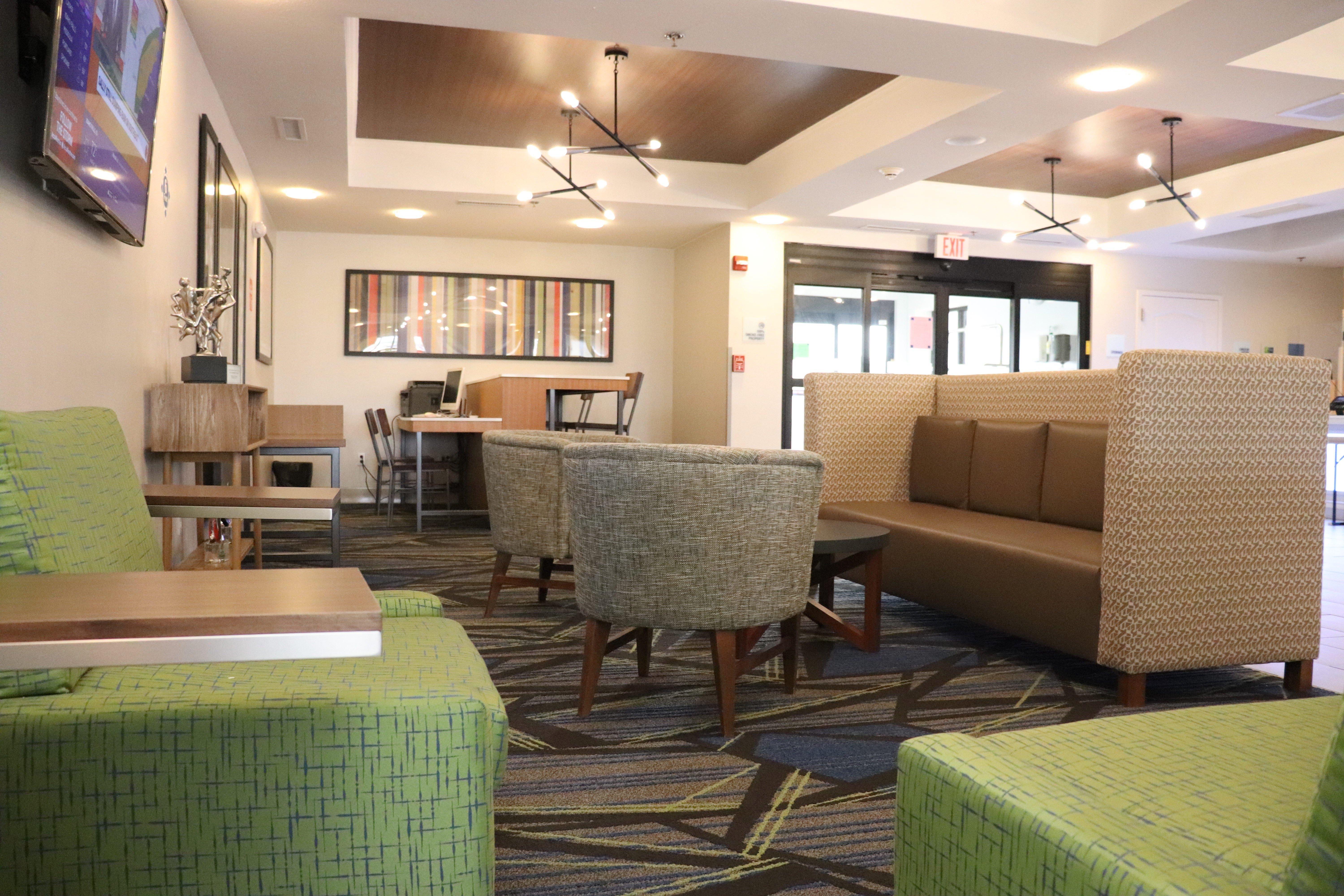 Holiday Inn Express Hotel & Suites Crawfordsville By Ihg Bagian luar foto