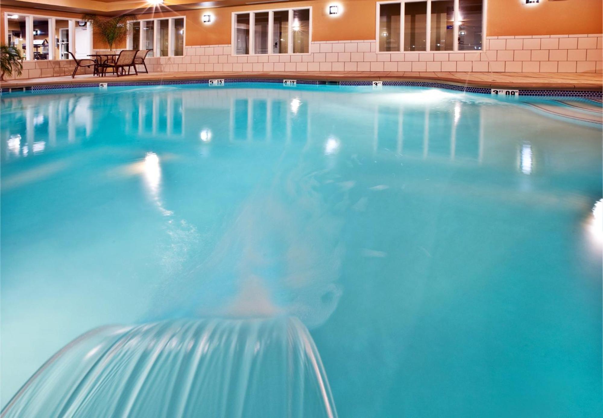 Holiday Inn Express Hotel & Suites Crawfordsville By Ihg Bagian luar foto