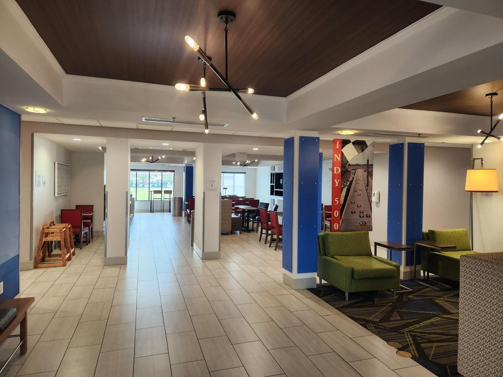 Holiday Inn Express Hotel & Suites Crawfordsville By Ihg Bagian luar foto