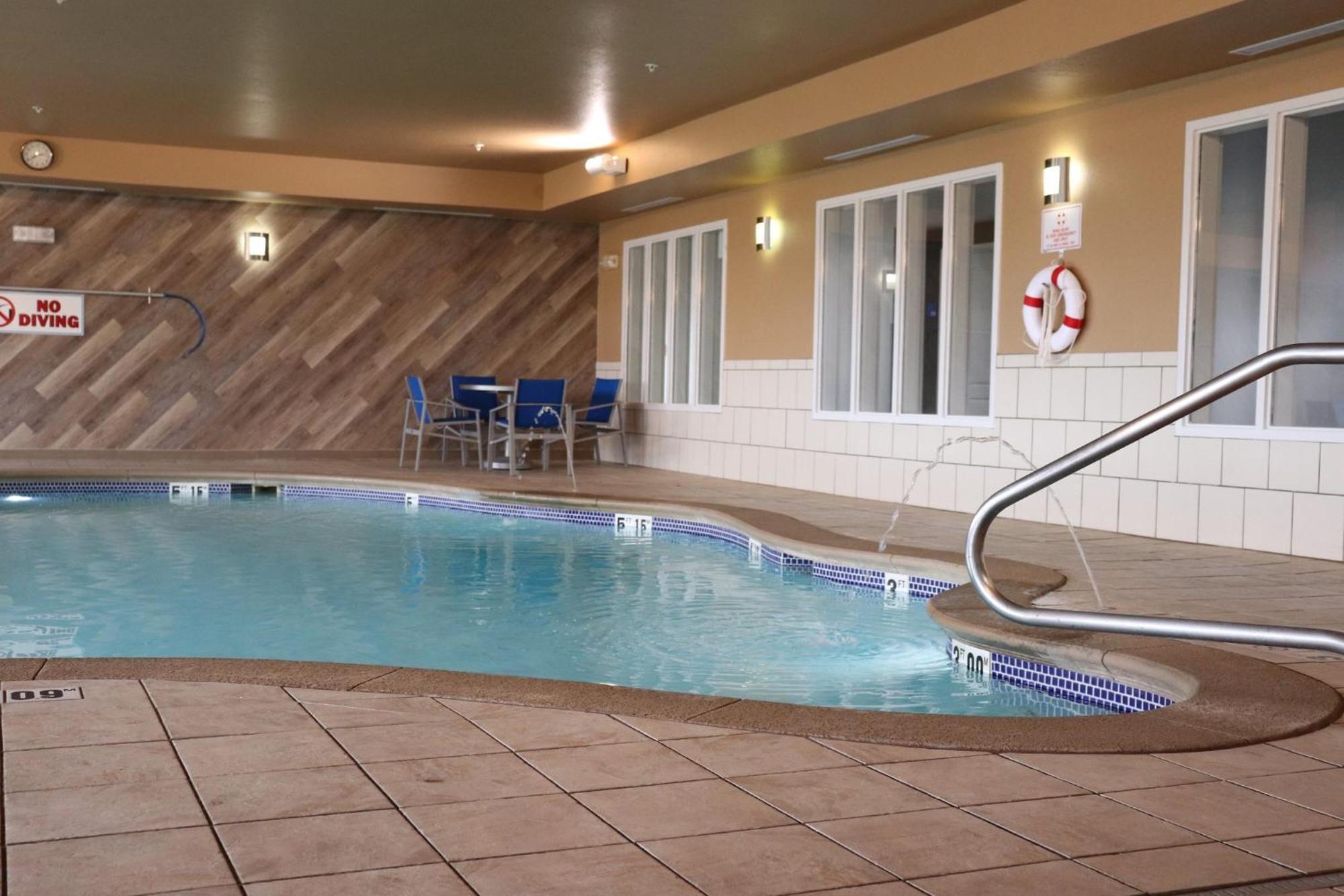 Holiday Inn Express Hotel & Suites Crawfordsville By Ihg Bagian luar foto