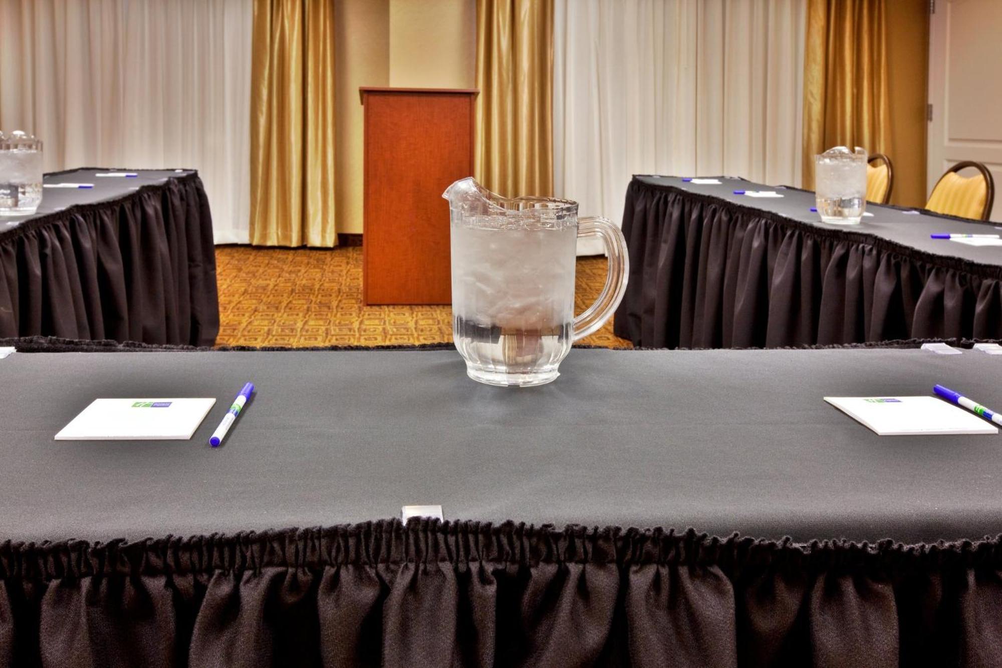 Holiday Inn Express Hotel & Suites Crawfordsville By Ihg Bagian luar foto