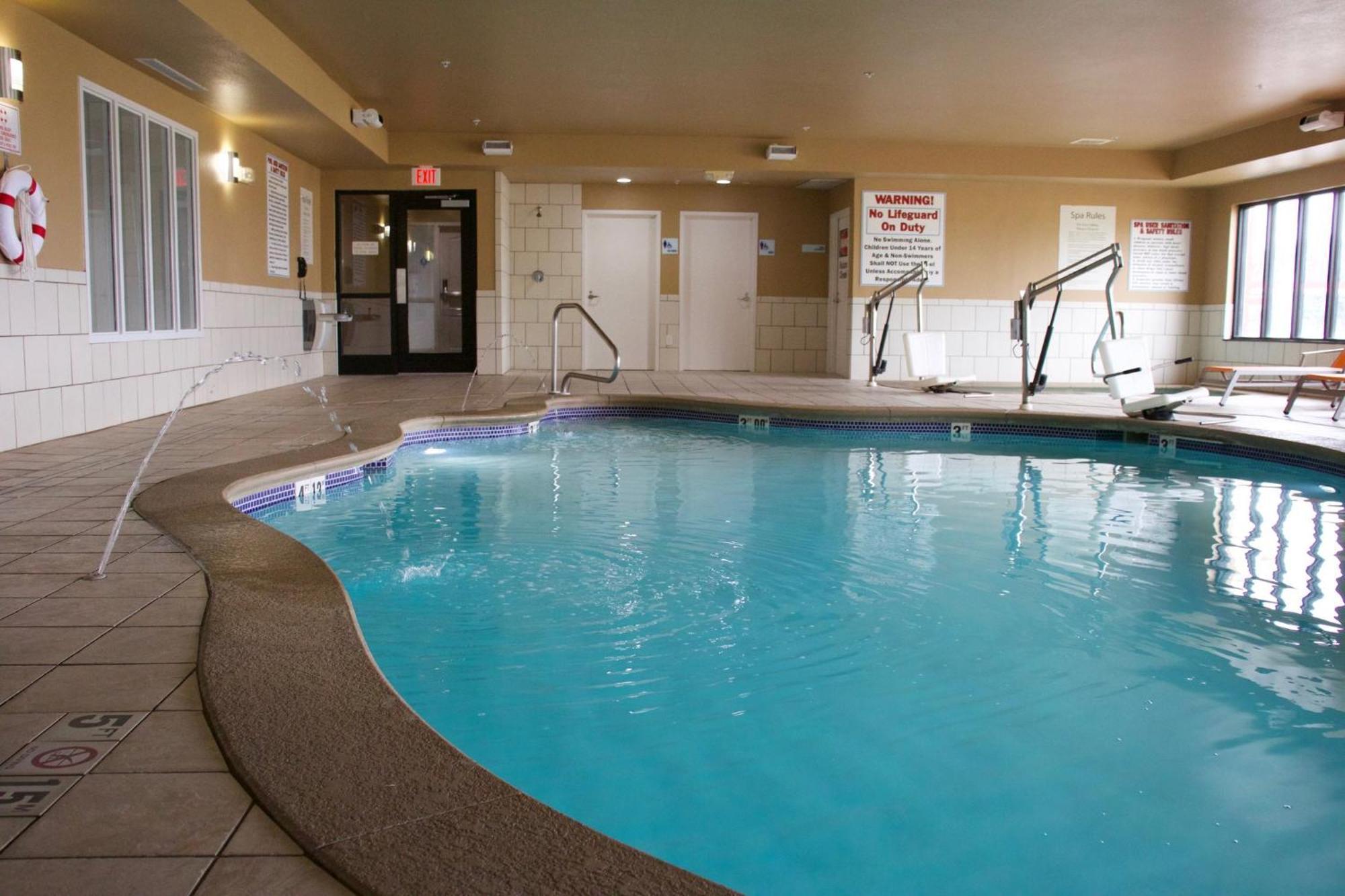 Holiday Inn Express Hotel & Suites Crawfordsville By Ihg Bagian luar foto